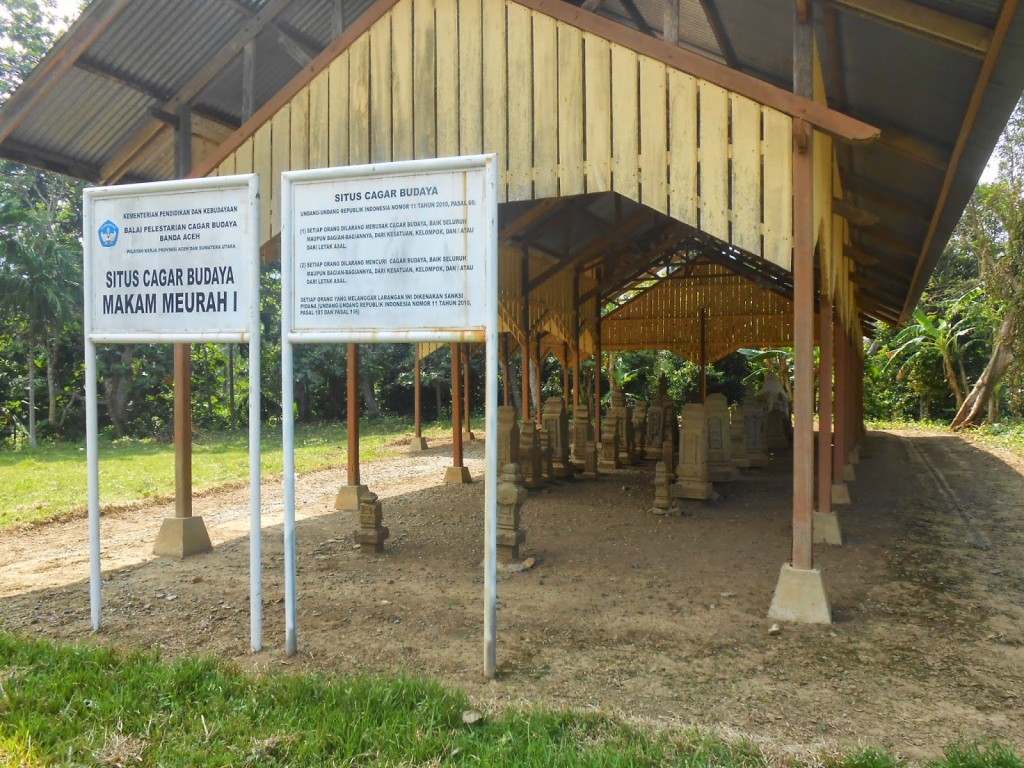 Makam Meurah di gampong Leu Ue merupakan cagar budaya yang telah diresmikan pada 12 januari 1999
